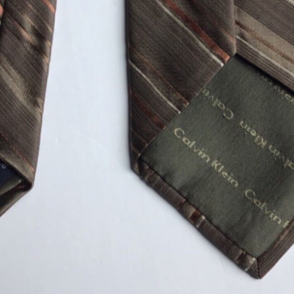 Calvin Klein classy maroon colour all silk Tie made in USA 🇺🇸 - Picture 5 of 6